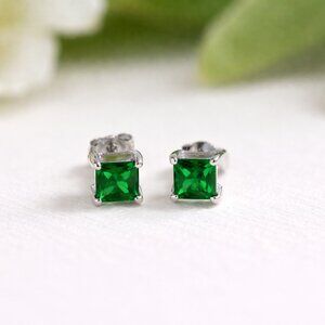 SE-14-14K White Gold Green Glass Stud Earrings Princess Cut Minimalist
